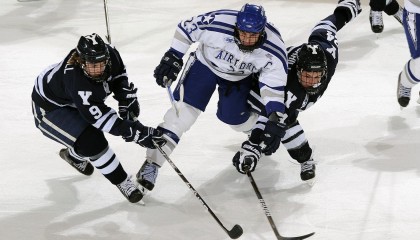 开云体育官网-“定向越野：东部新区赛场考验运动员全方位能力”