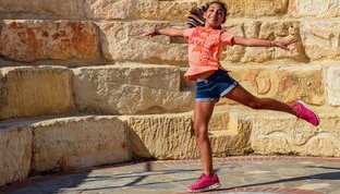 开云体育网址-全国啦啦操比赛展现青少年青春风采，2021年全国啦啦操竞赛规则