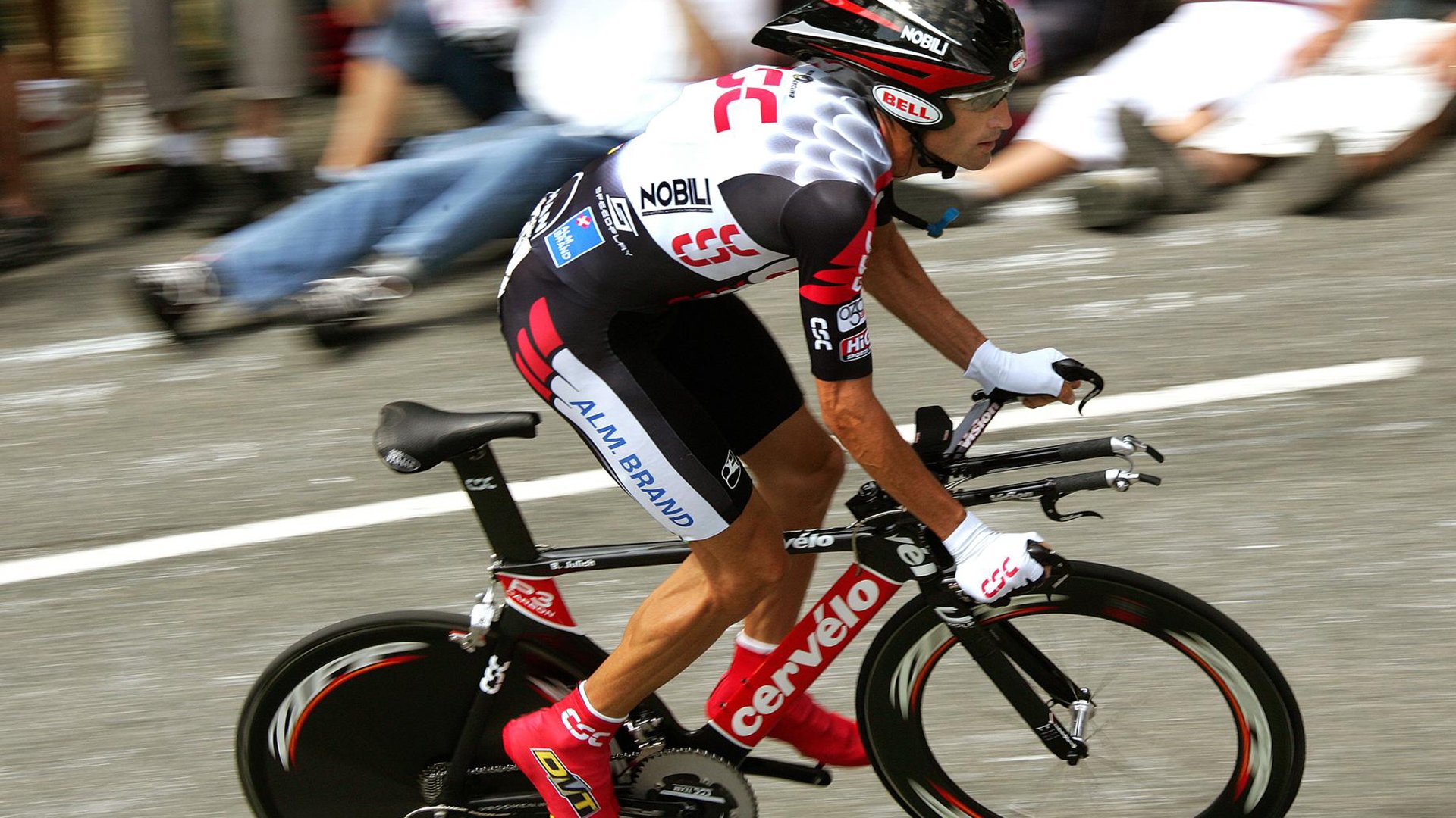 “定向越野:东部新区赛场考验运动员全方位能力”